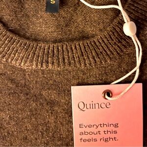 Quince cashmere sweater long sleeves. Brand new.